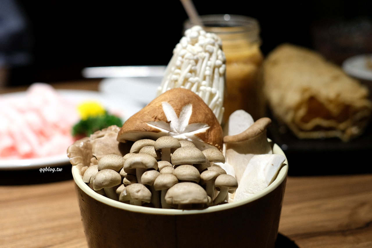 台中北屯︱泰滾 Rolling Thai 泰式火鍋．熱帶叢林風格很吸睛，一秒回到泰國，營業到凌晨2:00，夜貓子有宵夜可以啦 @QQ的懶骨頭