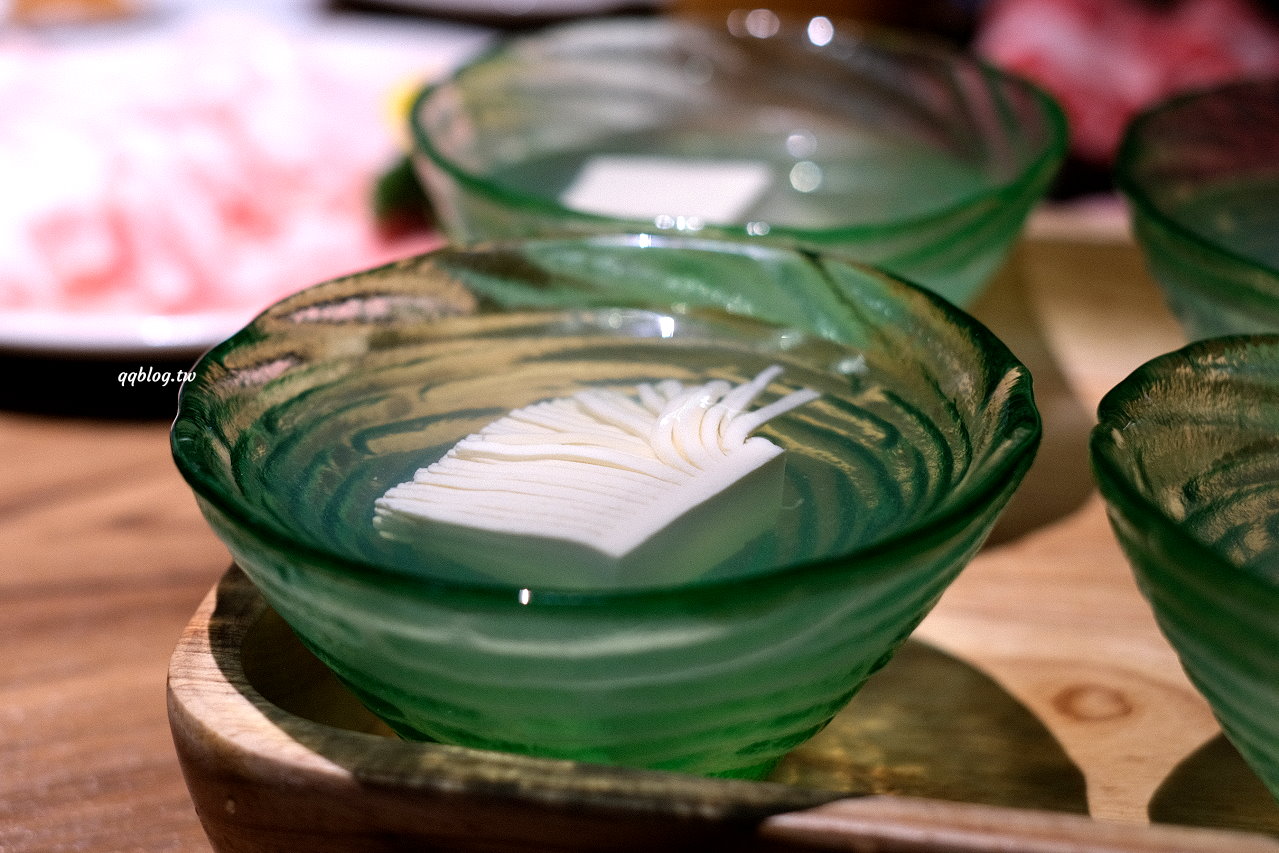 台中北屯︱泰滾 Rolling Thai 泰式火鍋．熱帶叢林風格很吸睛，一秒回到泰國，營業到凌晨2:00，夜貓子有宵夜可以啦 @QQ的懶骨頭