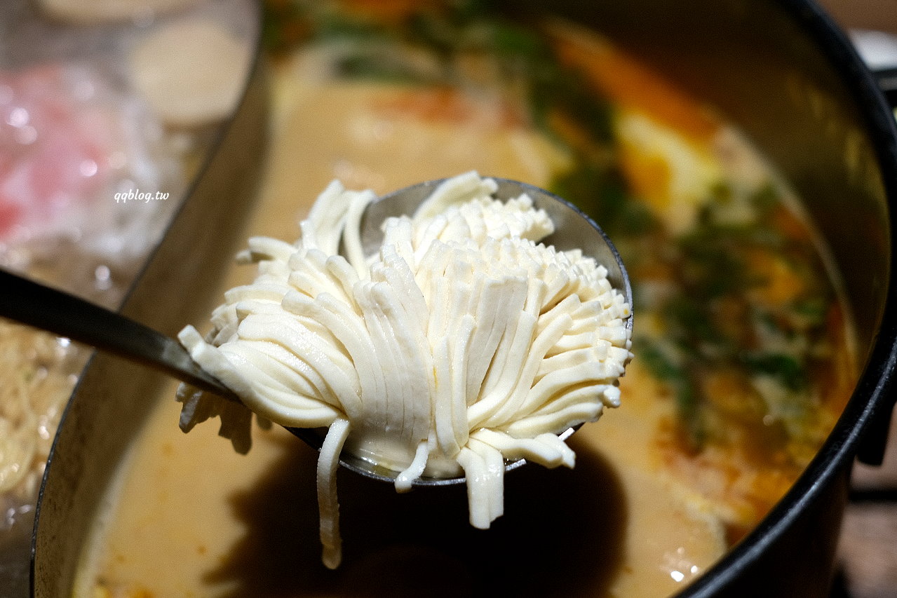 台中北屯︱泰滾 Rolling Thai 泰式火鍋．熱帶叢林風格很吸睛，一秒回到泰國，營業到凌晨2:00，夜貓子有宵夜可以啦 @QQ的懶骨頭