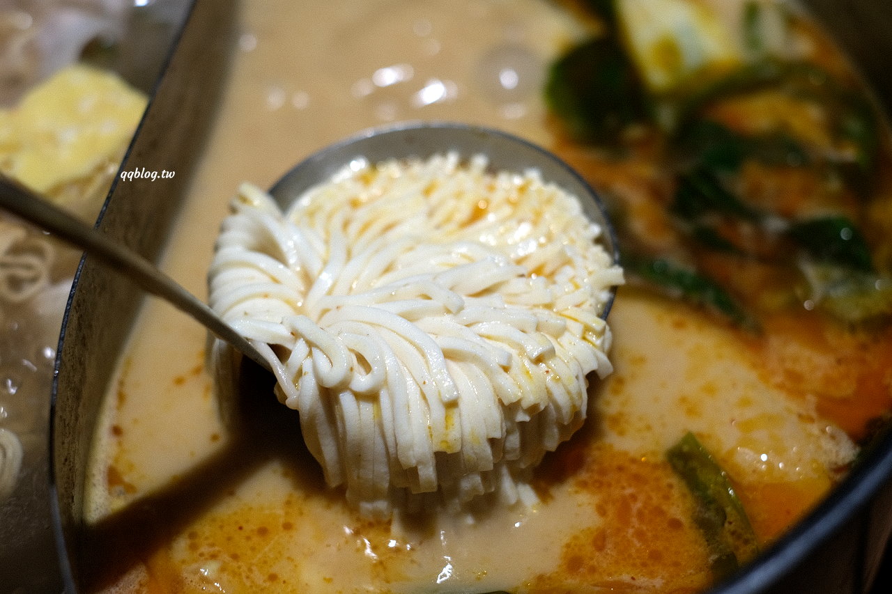 台中北屯︱泰滾 Rolling Thai 泰式火鍋．熱帶叢林風格很吸睛，一秒回到泰國，營業到凌晨2:00，夜貓子有宵夜可以啦 @QQ的懶骨頭