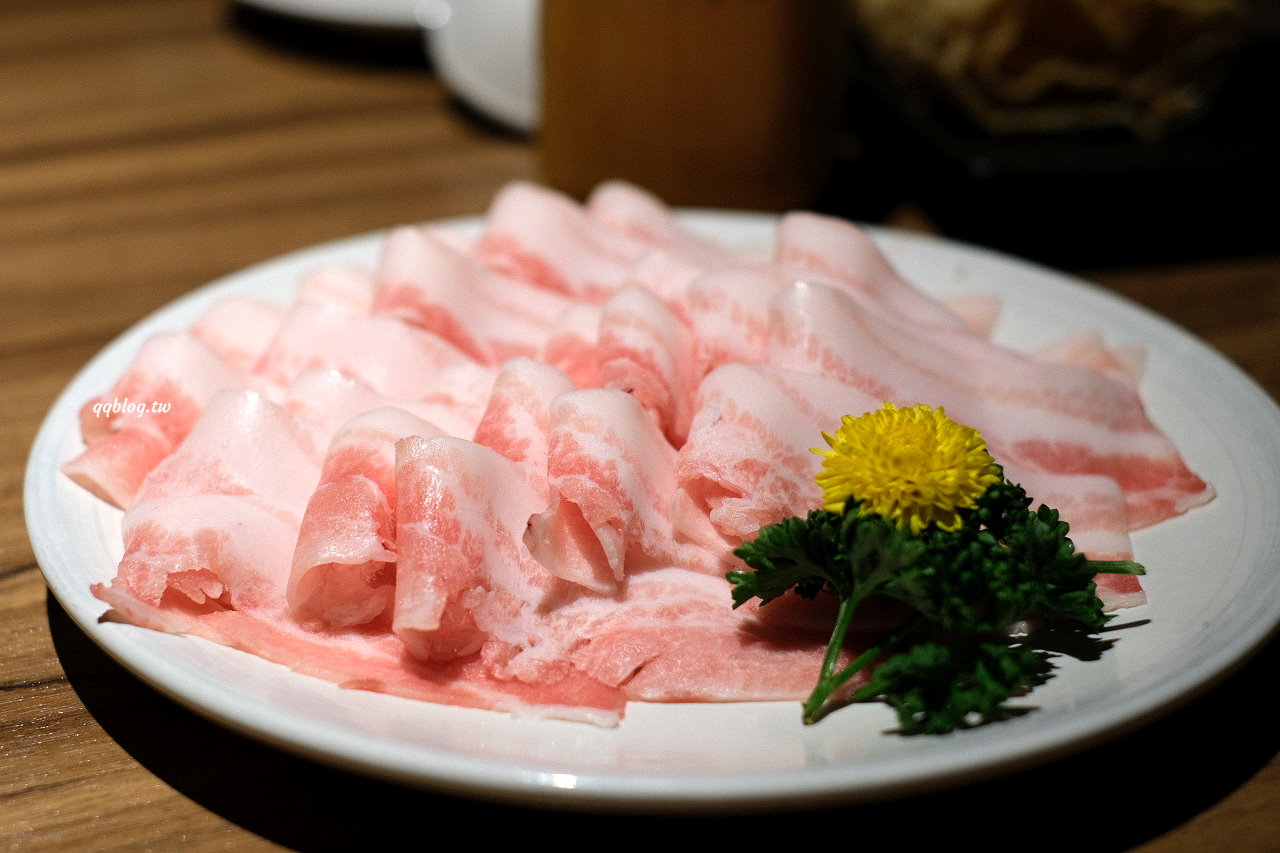 台中北屯︱泰滾 Rolling Thai 泰式火鍋．熱帶叢林風格很吸睛，一秒回到泰國，營業到凌晨2:00，夜貓子有宵夜可以啦 @QQ的懶骨頭