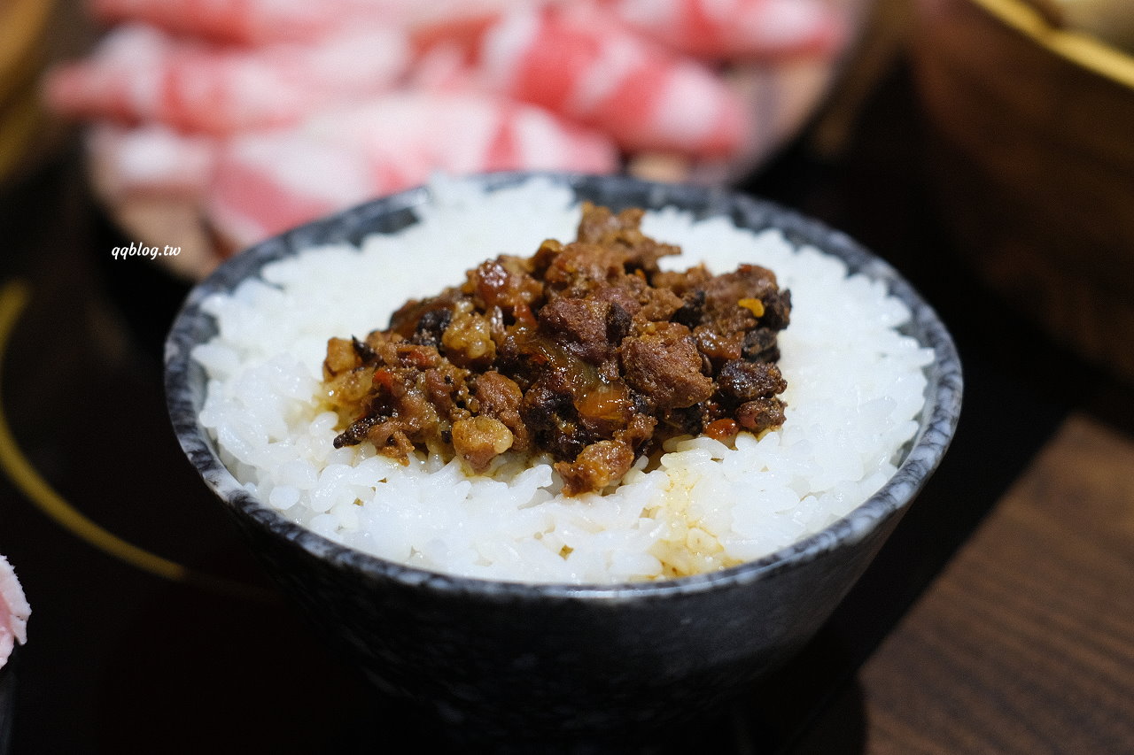 台中北屯︱燒瓶子。大肆の鍋．來自彰化員林的人氣火鍋，一個人也可以吃鴛鴦鍋 @QQ的懶骨頭