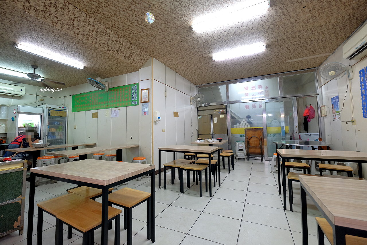 台中東勢︱東勢鮮蝦大餛飩．大size鮮蝦餛飩口味好，小菜、米糕、排骨酥麵也是不能錯過 @QQ的懶骨頭