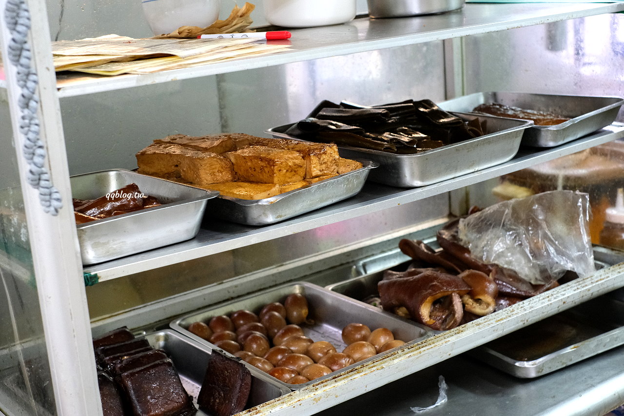 台中東勢︱東勢鮮蝦大餛飩．大size鮮蝦餛飩口味好，小菜、米糕、排骨酥麵也是不能錯過 @QQ的懶骨頭
