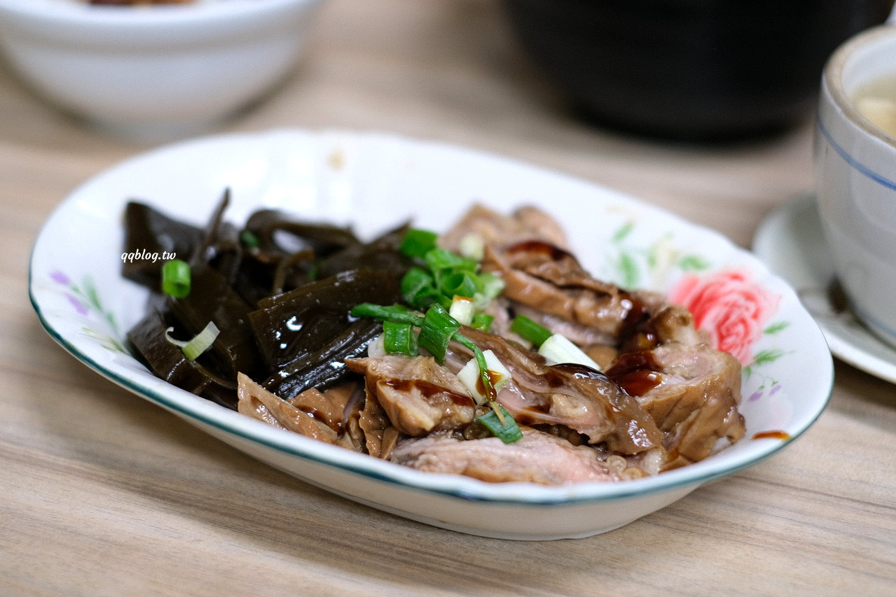 台中東勢︱東勢鮮蝦大餛飩．大size鮮蝦餛飩口味好，小菜、米糕、排骨酥麵也是不能錯過 @QQ的懶骨頭