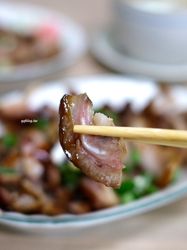 台中東勢︱東勢鮮蝦大餛飩．大size鮮蝦餛飩口味好，小菜、米糕、排骨酥麵也是不能錯過 @QQ的懶骨頭