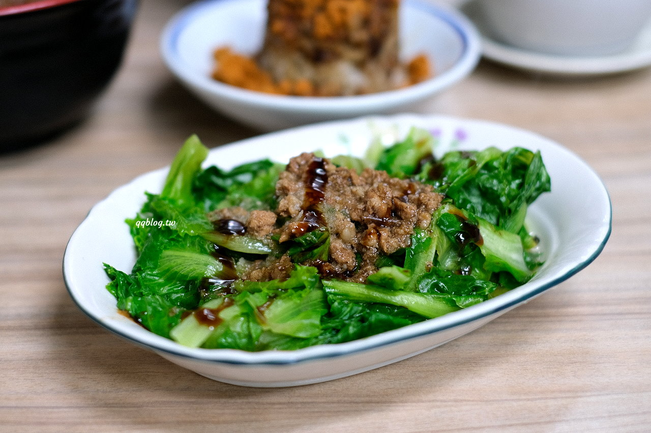 台中東勢︱東勢鮮蝦大餛飩．大size鮮蝦餛飩口味好，小菜、米糕、排骨酥麵也是不能錯過 @QQ的懶骨頭