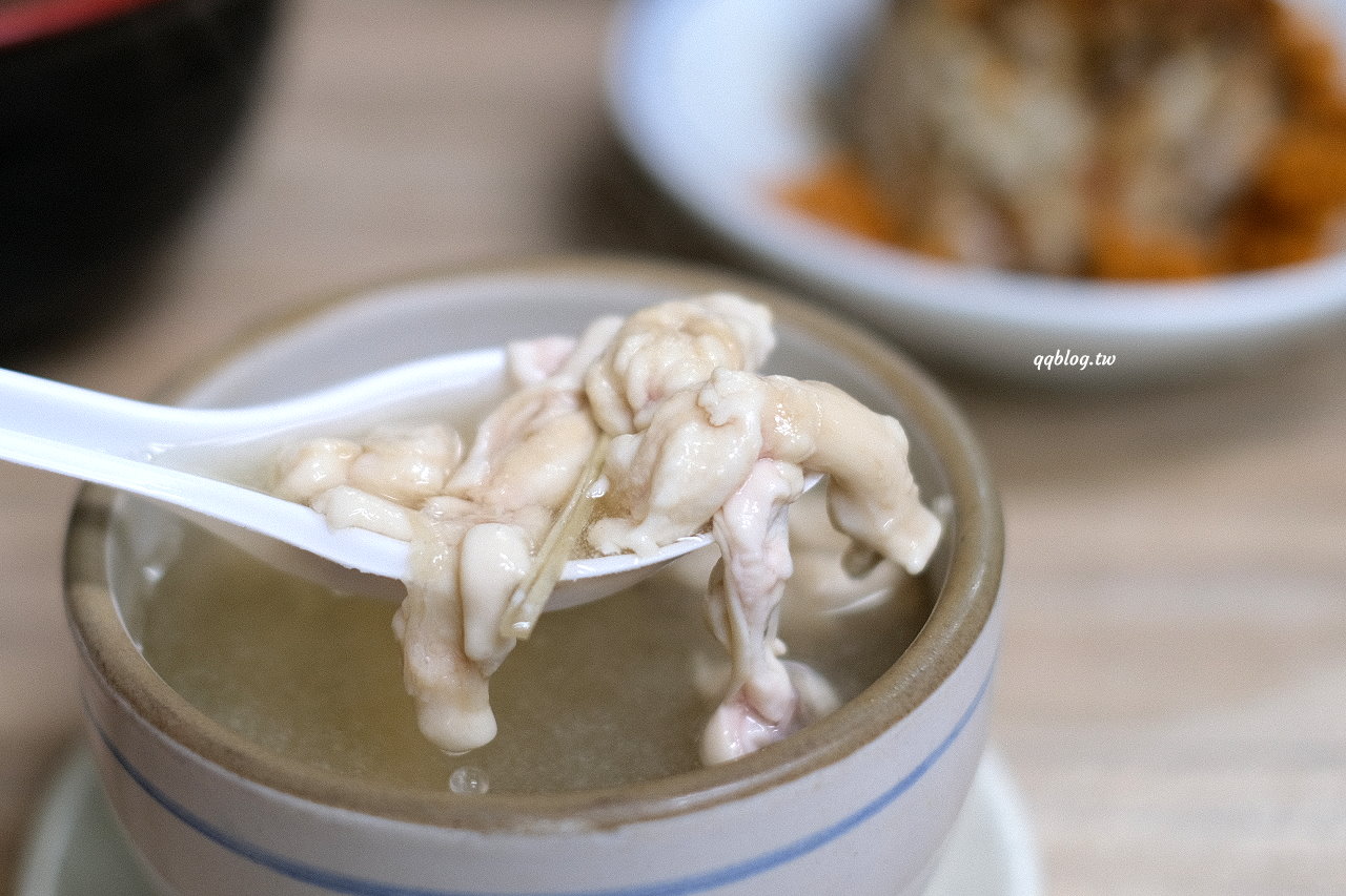 台中東勢︱東勢鮮蝦大餛飩．大size鮮蝦餛飩口味好，小菜、米糕、排骨酥麵也是不能錯過 @QQ的懶骨頭