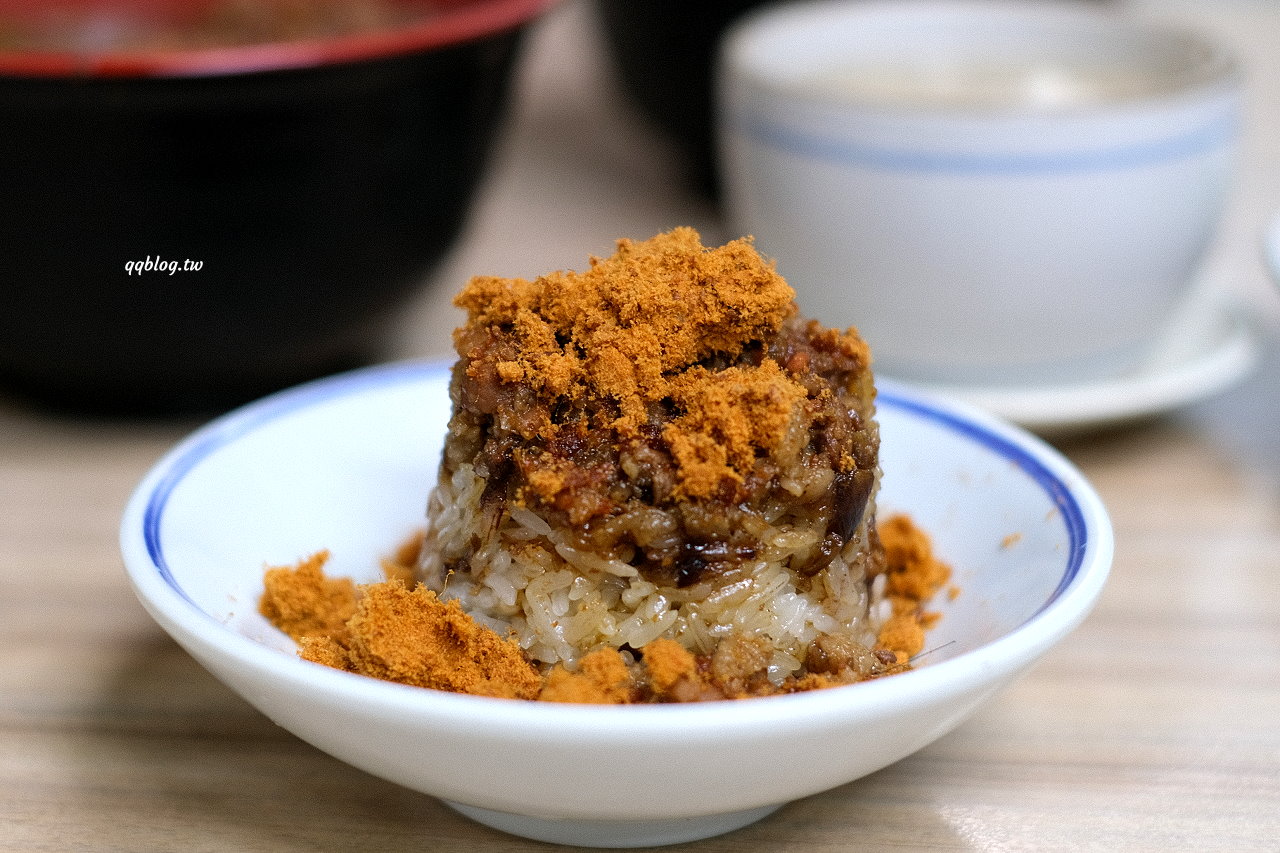 台中東勢︱東勢鮮蝦大餛飩．大size鮮蝦餛飩口味好，小菜、米糕、排骨酥麵也是不能錯過 @QQ的懶骨頭