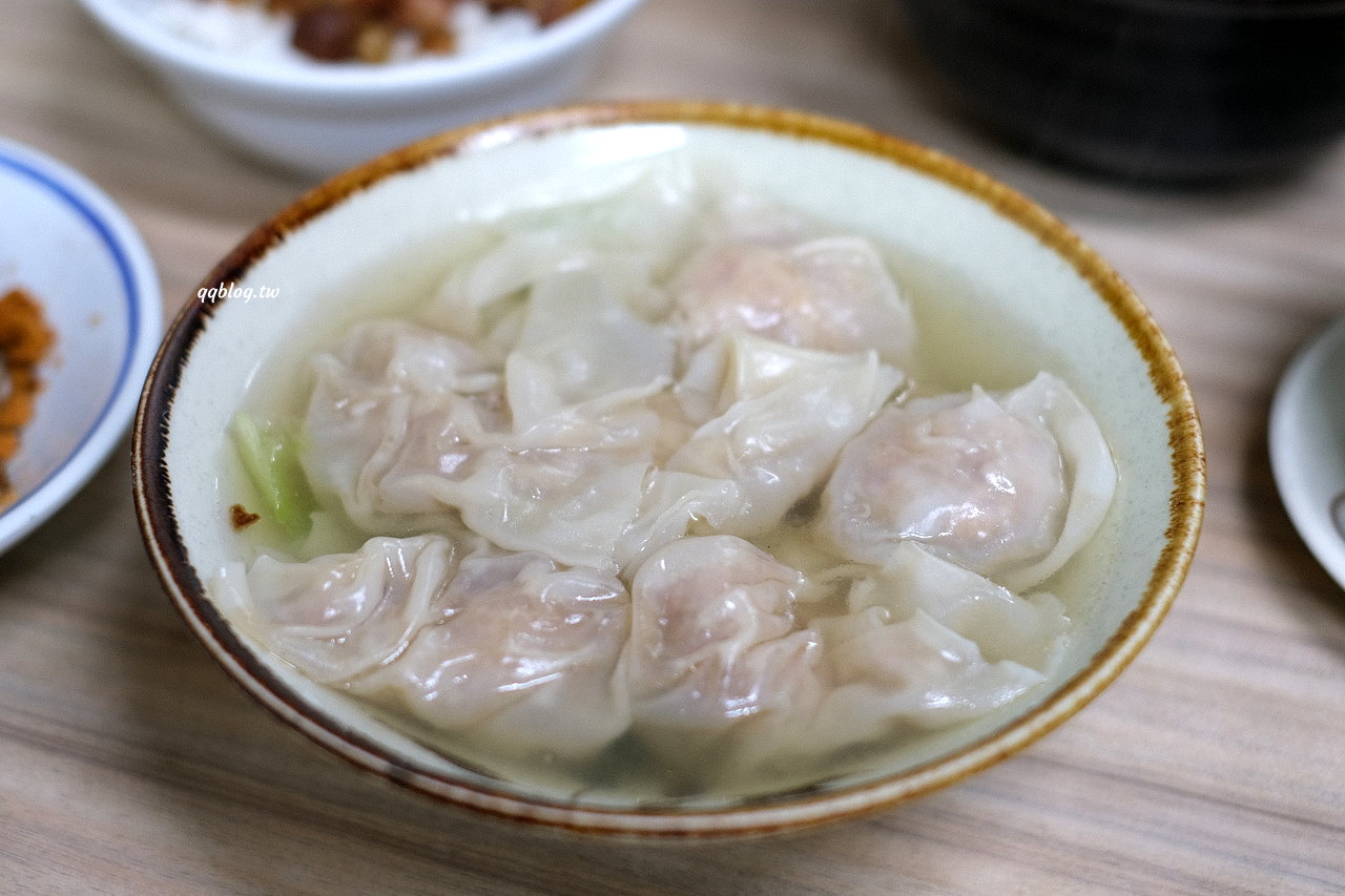 台中東勢︱東勢鮮蝦大餛飩．大size鮮蝦餛飩口味好，小菜、米糕、排骨酥麵也是不能錯過 @QQ的懶骨頭