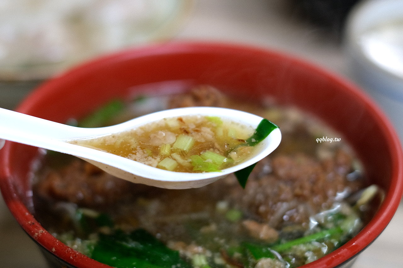台中東勢︱東勢鮮蝦大餛飩．大size鮮蝦餛飩口味好，小菜、米糕、排骨酥麵也是不能錯過 @QQ的懶骨頭