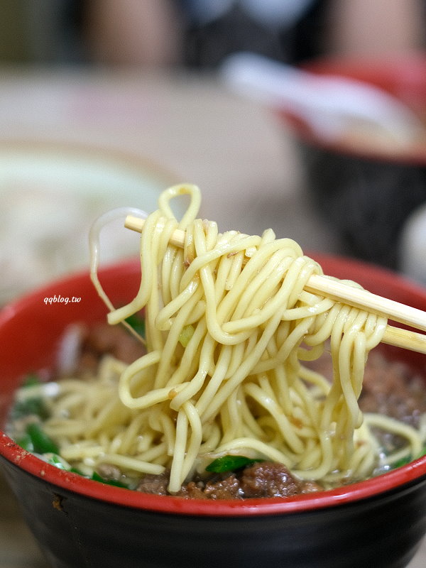 台中東勢︱東勢鮮蝦大餛飩．大size鮮蝦餛飩口味好，小菜、米糕、排骨酥麵也是不能錯過 @QQ的懶骨頭