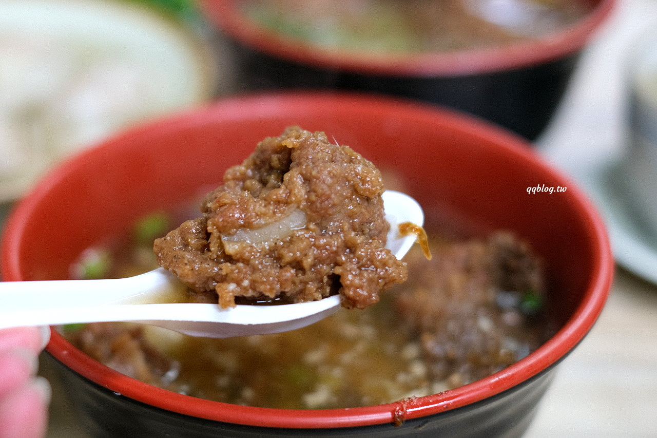 台中東勢︱東勢鮮蝦大餛飩．大size鮮蝦餛飩口味好，小菜、米糕、排骨酥麵也是不能錯過 @QQ的懶骨頭