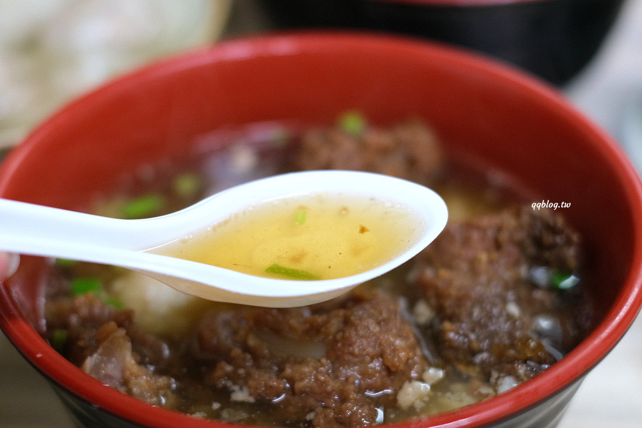 台中東勢︱東勢鮮蝦大餛飩．大size鮮蝦餛飩口味好，小菜、米糕、排骨酥麵也是不能錯過 @QQ的懶骨頭