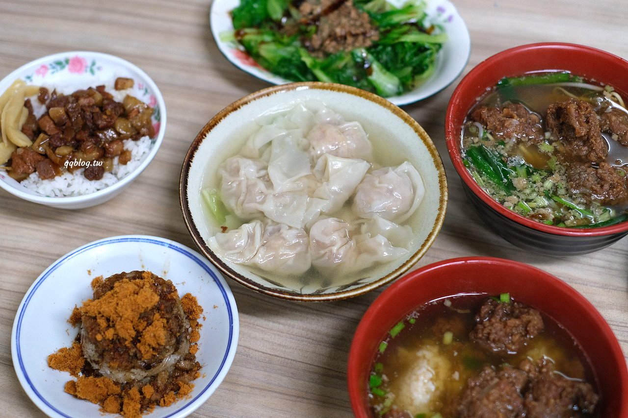 台中東勢︱東勢鮮蝦大餛飩．大size鮮蝦餛飩口味好，小菜、米糕、排骨酥麵也是不能錯過 @QQ的懶骨頭