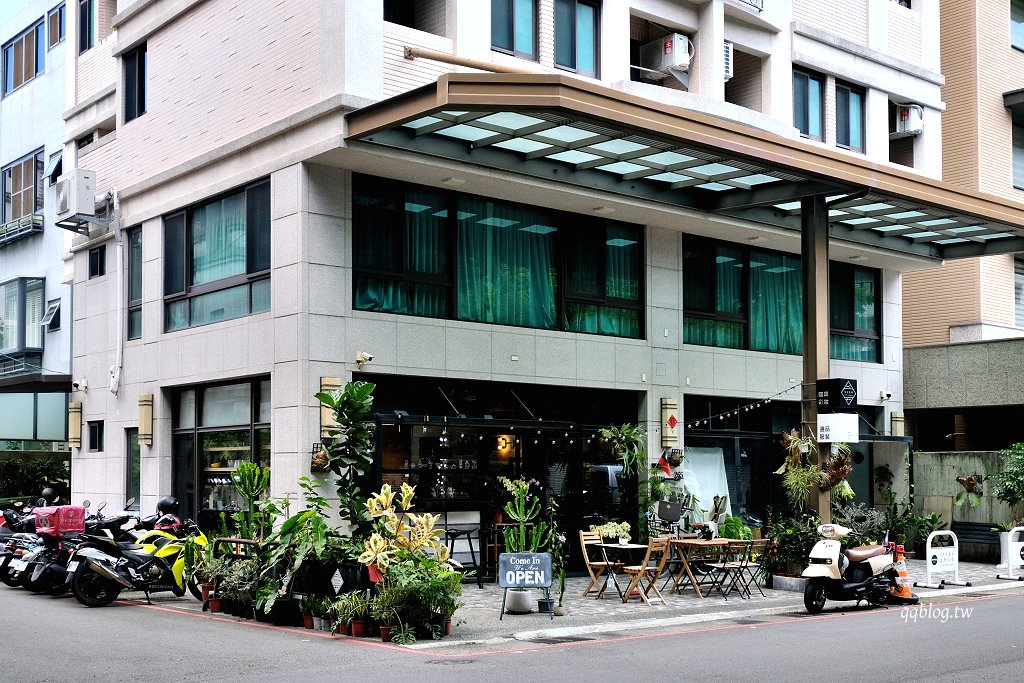 台中北區︱玖安飛飛 Coffee & Makeup.結合咖啡師、化妝師的複合式咖啡甜點店,中醫商圈美食 @QQ的懶骨頭 台中北區︱玖安飛飛 Coffee & Makeup.結合咖啡師、化妝師的複合式咖啡甜點店,中醫商圈美食 @QQ的懶骨頭