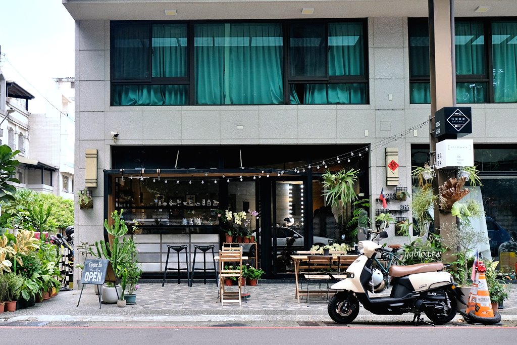 台中北區︱玖安飛飛 Coffee &#038; Makeup．結合咖啡師、化妝師的複合式咖啡甜點店，中醫商圈美食 @QQ的懶骨頭
