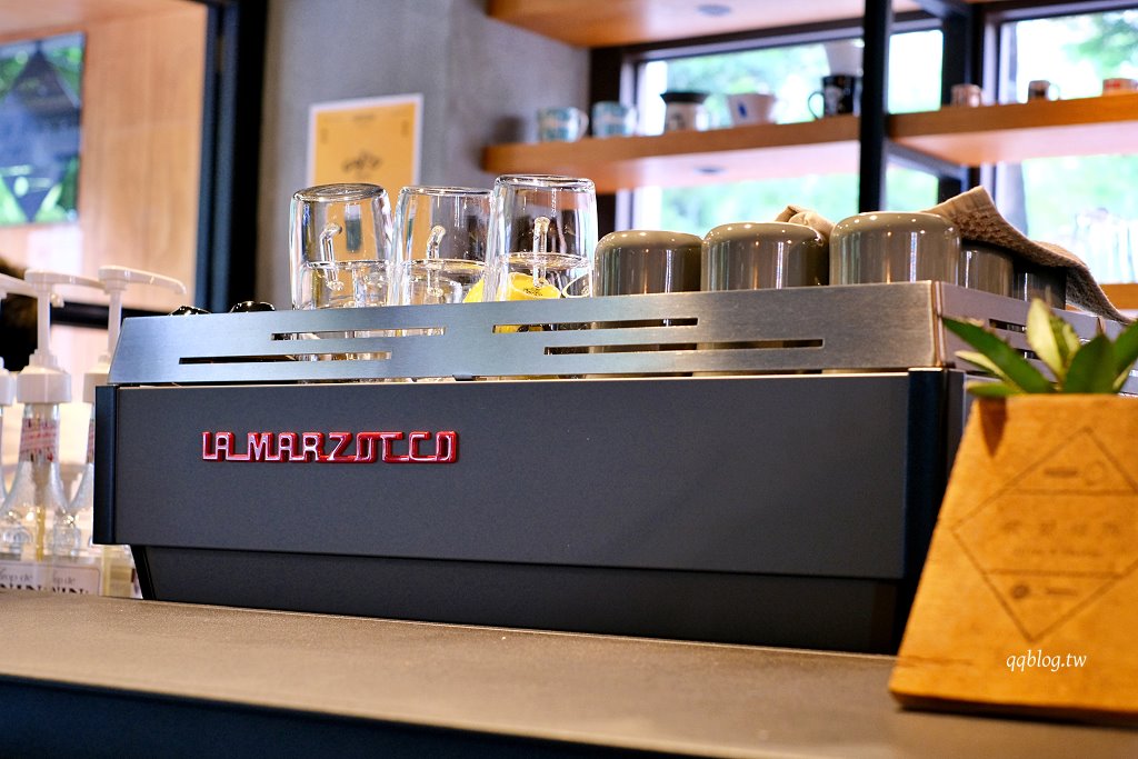 台中北區︱玖安飛飛 Coffee & Makeup.結合咖啡師、化妝師的複合式咖啡甜點店,中醫商圈美食 @QQ的懶骨頭 台中北區︱玖安飛飛 Coffee & Makeup.結合咖啡師、化妝師的複合式咖啡甜點店,中醫商圈美食 @QQ的懶骨頭