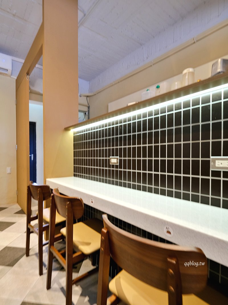 台中北屯︱咖哩厚台灣茶咖哩hong te curry 中清支店．將台灣茶融入日式咖哩，加入茶湯變成茶泡飯 @QQ的懶骨頭