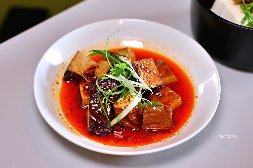 台中北屯︱咖哩厚台灣茶咖哩hong te curry 中清支店．將台灣茶融入日式咖哩，加入茶湯變成茶泡飯 @QQ的懶骨頭