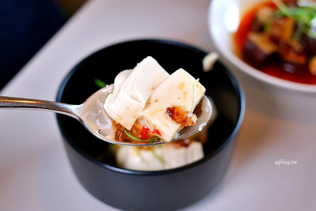 台中北屯︱咖哩厚台灣茶咖哩hong te curry 中清支店．將台灣茶融入日式咖哩，加入茶湯變成茶泡飯 @QQ的懶骨頭