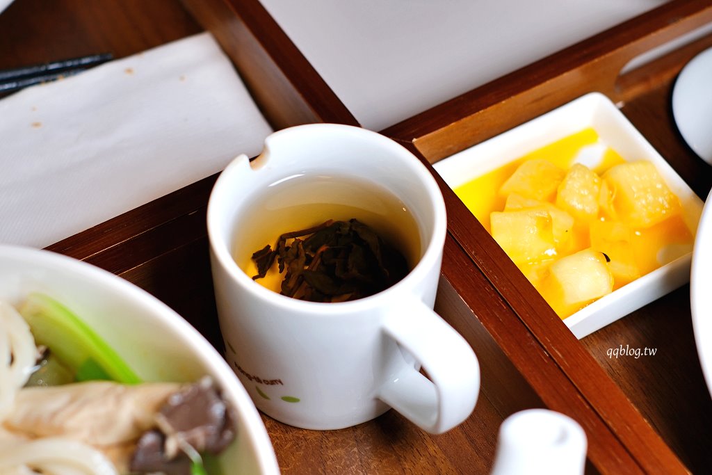 台中北屯︱咖哩厚台灣茶咖哩hong te curry 中清支店．將台灣茶融入日式咖哩，加入茶湯變成茶泡飯 @QQ的懶骨頭