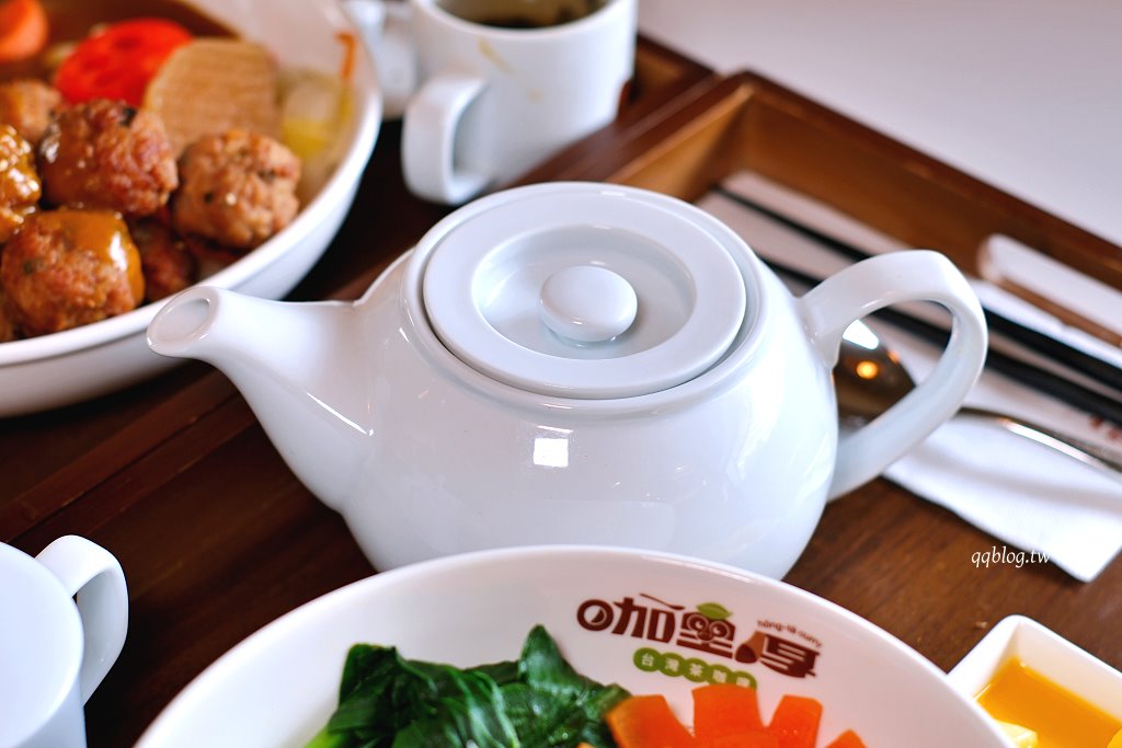 台中北屯︱咖哩厚台灣茶咖哩hong te curry 中清支店．將台灣茶融入日式咖哩，加入茶湯變成茶泡飯 @QQ的懶骨頭