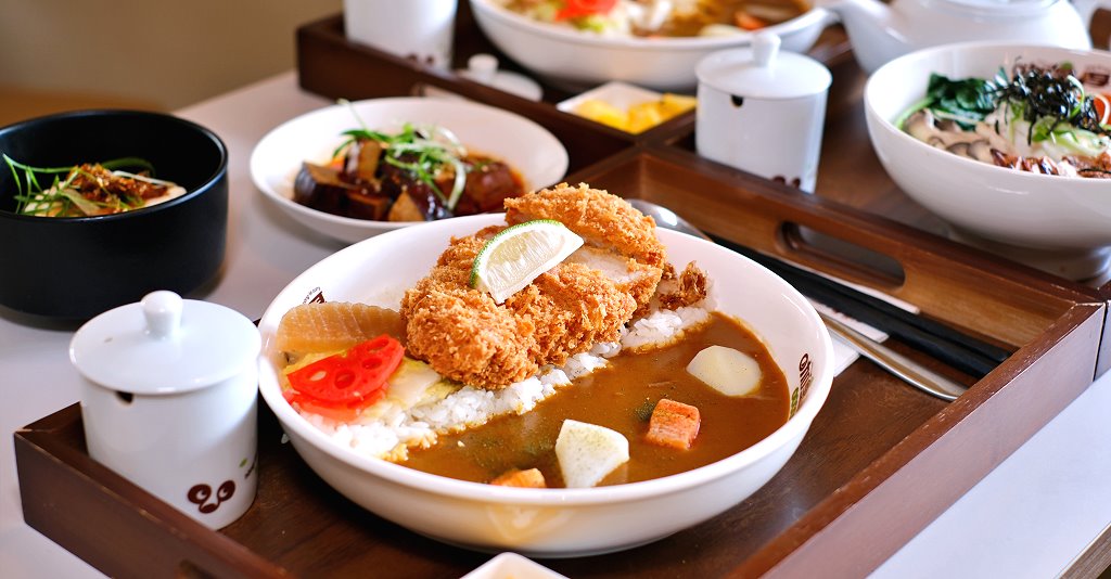 台中北屯︱咖哩厚台灣茶咖哩hong te curry 中清支店．將台灣茶融入日式咖哩，加入茶湯變成茶泡飯 @QQ的懶骨頭