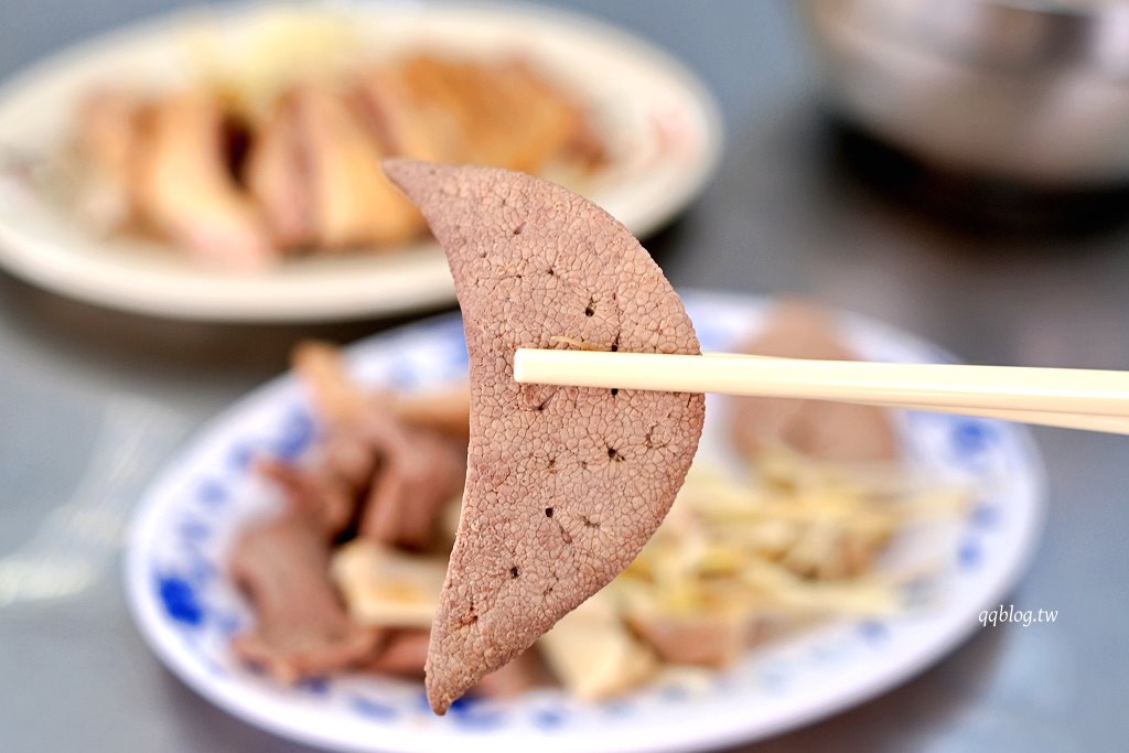 高雄鹽埕︱冬粉王．鹽埕營業超過55年的在地老店，搭配各種豬內臟，全天候營業 @QQ的懶骨頭