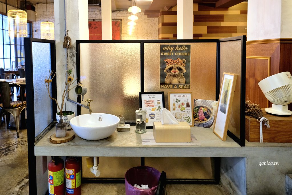 台中西區︱昨日花卷 跨界好食 offer oh fusion restaurant．中西合併的老江湖雙人合菜新登場，勤美商圈美食推薦 @QQ的懶骨頭