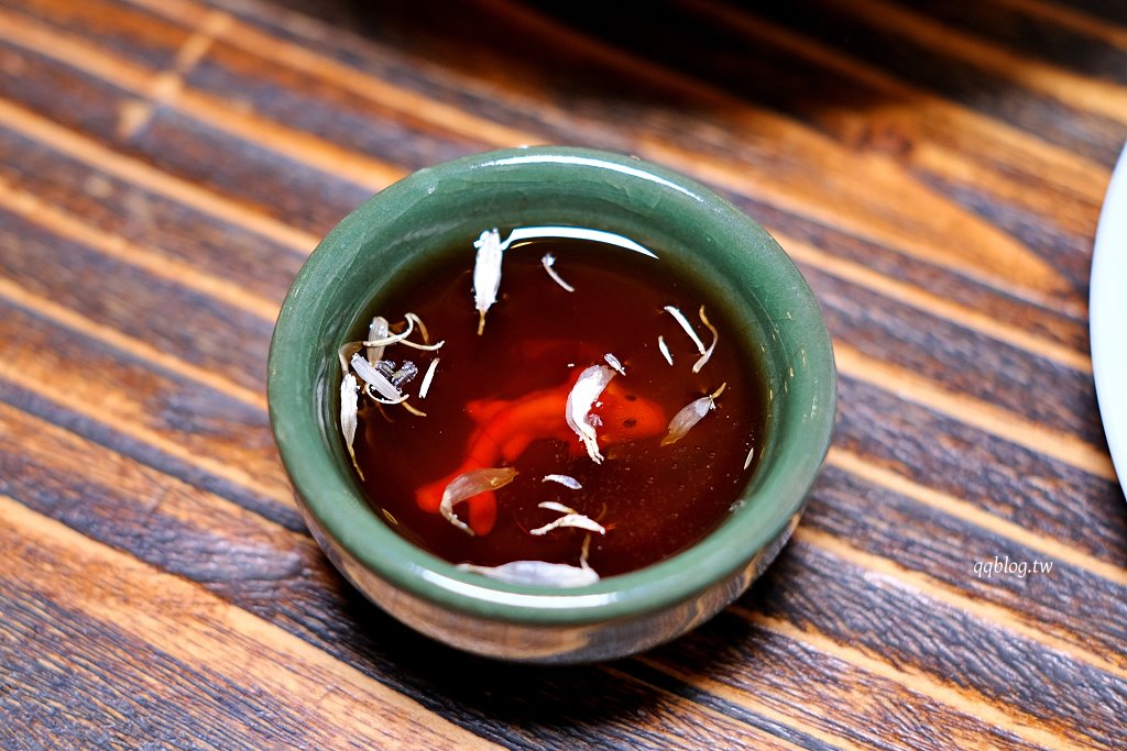 台中西區︱昨日花卷 跨界好食 offer oh fusion restaurant．中西合併的老江湖雙人合菜新登場，勤美商圈美食推薦 @QQ的懶骨頭