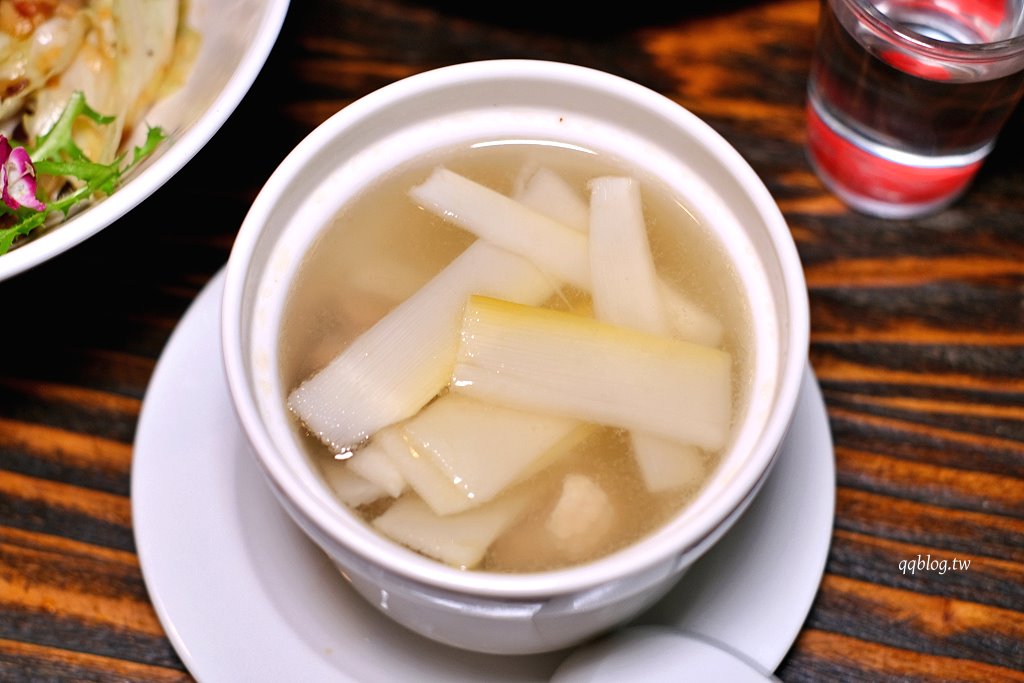 台中西區︱昨日花卷 跨界好食 offer oh fusion restaurant．中西合併的老江湖雙人合菜新登場，勤美商圈美食推薦 @QQ的懶骨頭