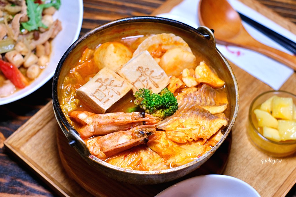 台中西區︱昨日花卷 跨界好食 offer oh fusion restaurant．中西合併的老江湖雙人合菜新登場，勤美商圈美食推薦 @QQ的懶骨頭