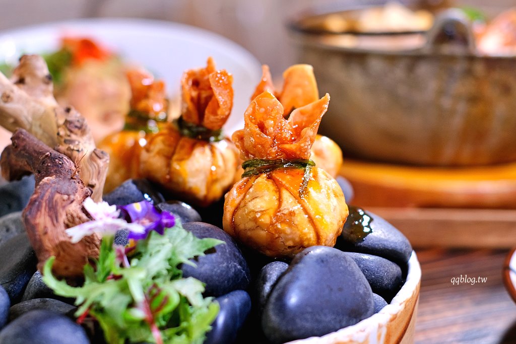 台中西區︱昨日花卷 跨界好食 offer oh fusion restaurant．中西合併的老江湖雙人合菜新登場，勤美商圈美食推薦 @QQ的懶骨頭