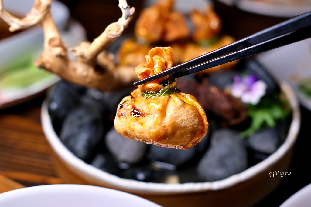 台中西區︱昨日花卷 跨界好食 offer oh fusion restaurant．中西合併的老江湖雙人合菜新登場，勤美商圈美食推薦 @QQ的懶骨頭