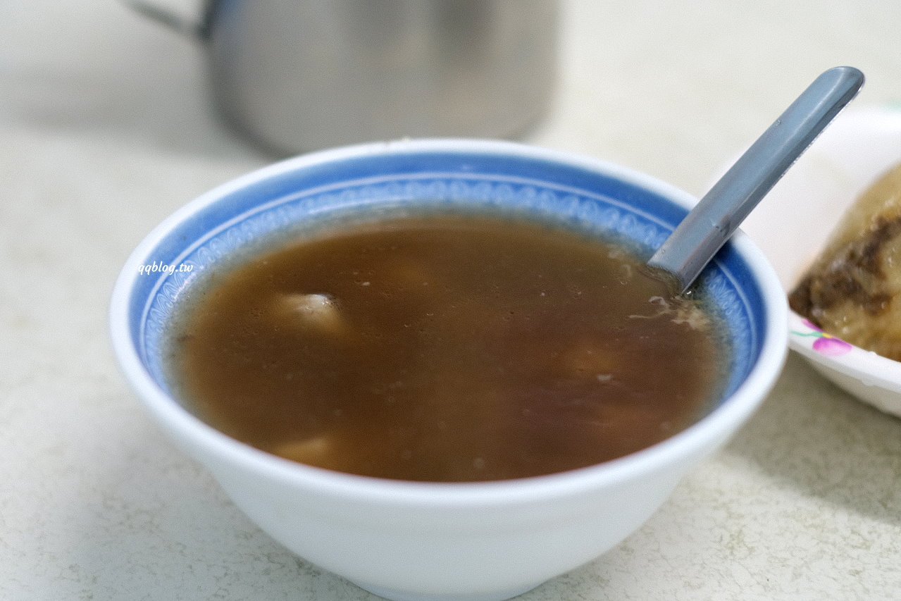 台中豐原︱永芳亭扁食 肉粽．廟東80年老店，肉粽、扁食、四神湯必點 @QQ的懶骨頭