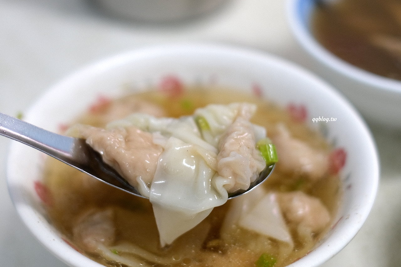 台中豐原︱永芳亭扁食 肉粽．廟東80年老店，肉粽、扁食、四神湯必點 @QQ的懶骨頭