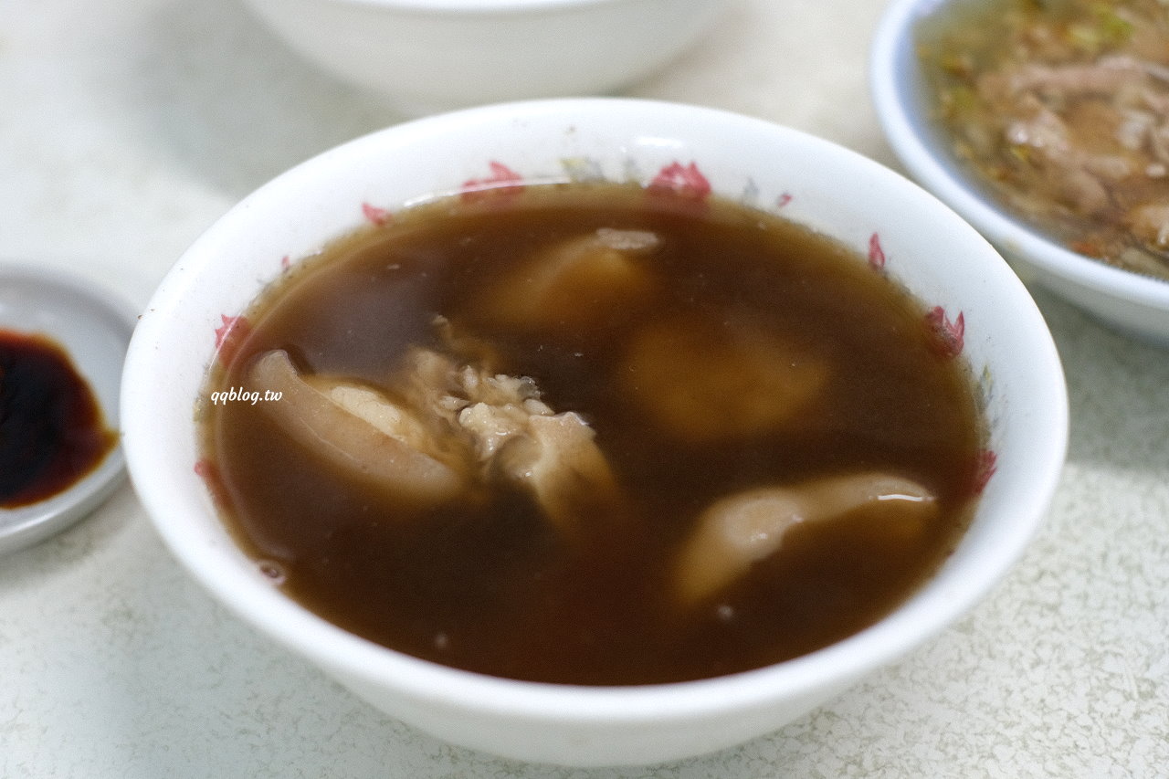 台中豐原︱永芳亭扁食 肉粽．廟東80年老店，肉粽、扁食、四神湯必點 @QQ的懶骨頭