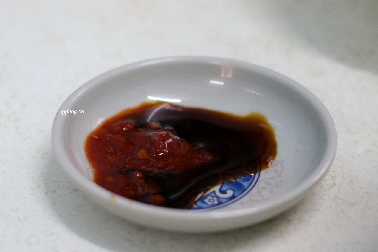 台中豐原︱永芳亭扁食 肉粽．廟東80年老店，肉粽、扁食、四神湯必點 @QQ的懶骨頭