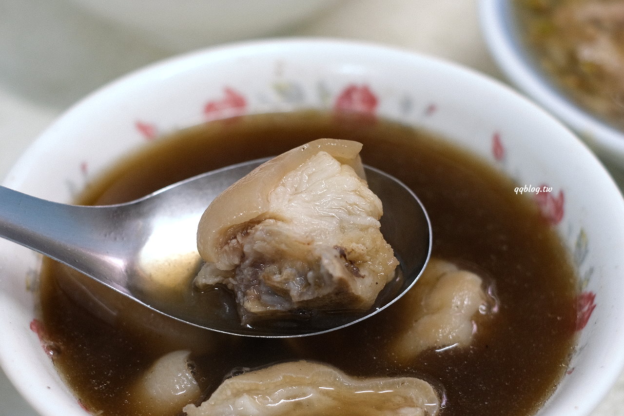 台中豐原︱永芳亭扁食 肉粽．廟東80年老店，肉粽、扁食、四神湯必點 @QQ的懶骨頭