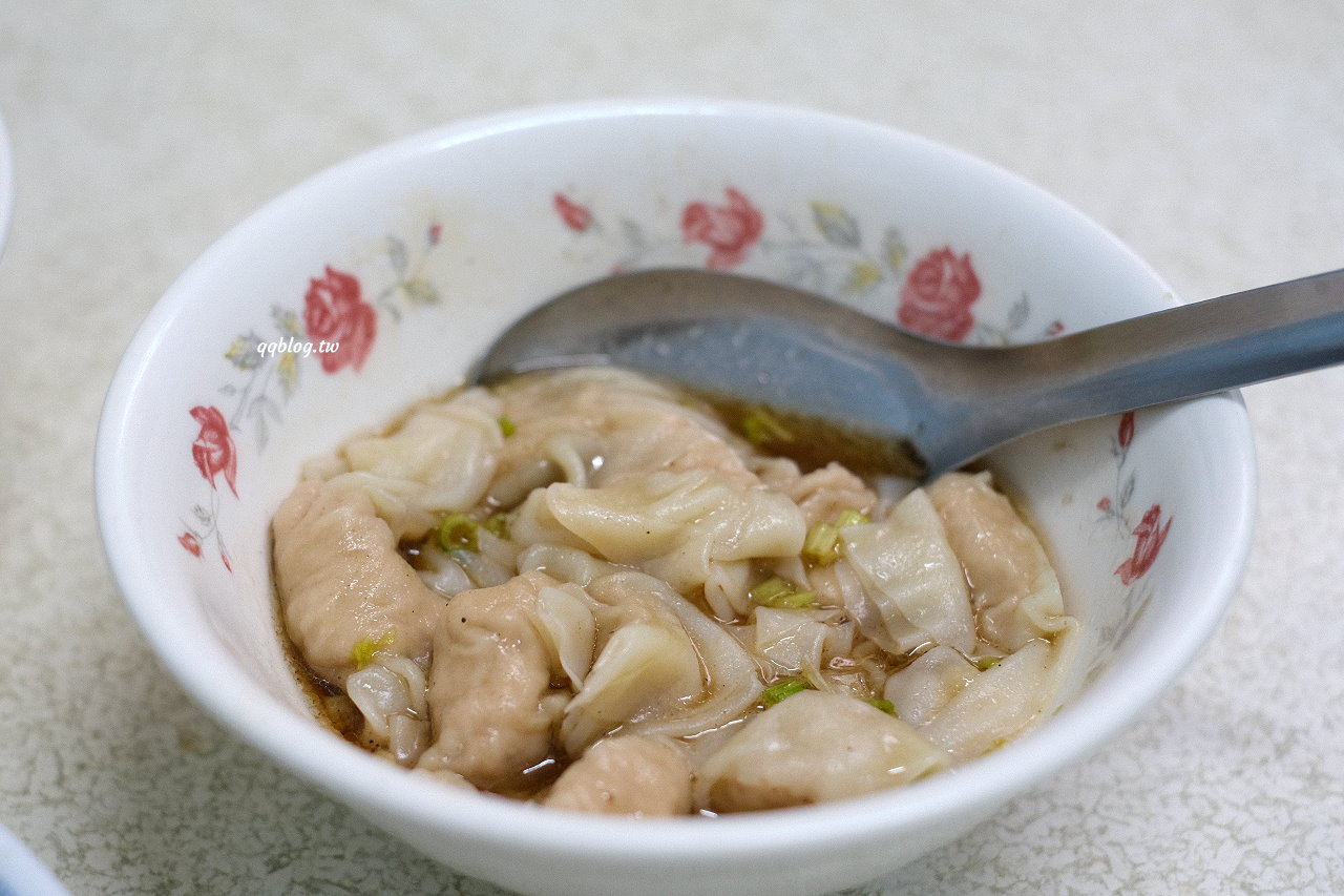 台中豐原︱永芳亭扁食 肉粽．廟東80年老店，肉粽、扁食、四神湯必點 @QQ的懶骨頭