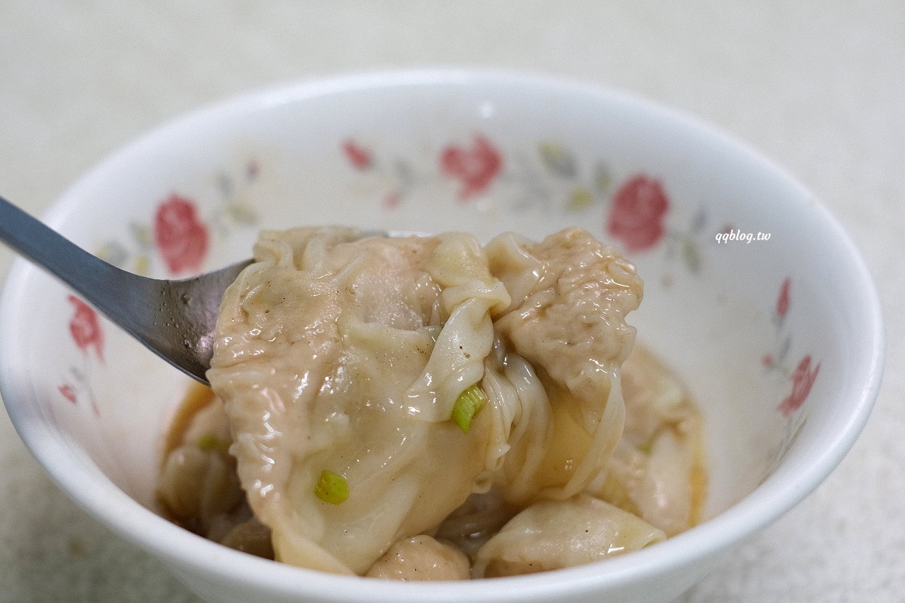 台中豐原︱永芳亭扁食 肉粽．廟東80年老店，肉粽、扁食、四神湯必點 @QQ的懶骨頭