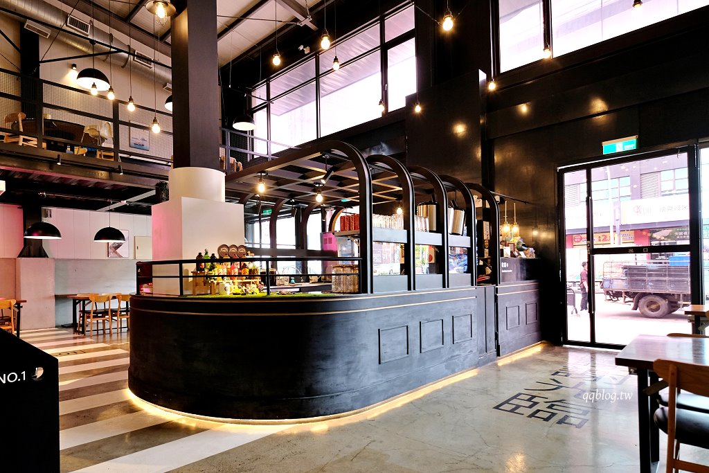 台中北屯︱鴻龍宴x活蝦料理.把整艘船開進餐廳裡,8人套餐菜色豐富,台中合菜餐廳推薦 @QQ的懶骨頭 台中北屯︱鴻龍宴x活蝦料理.把整艘船開進餐廳裡,8人套餐菜色豐富,台中合菜餐廳推薦 @QQ的懶骨頭