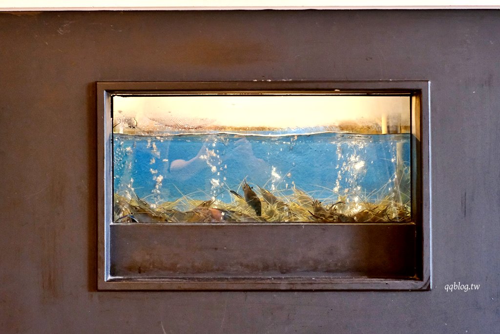 台中北屯︱鴻龍宴x活蝦料理.把整艘船開進餐廳裡,8人套餐菜色豐富,台中合菜餐廳推薦 @QQ的懶骨頭 台中北屯︱鴻龍宴x活蝦料理.把整艘船開進餐廳裡,8人套餐菜色豐富,台中合菜餐廳推薦 @QQ的懶骨頭