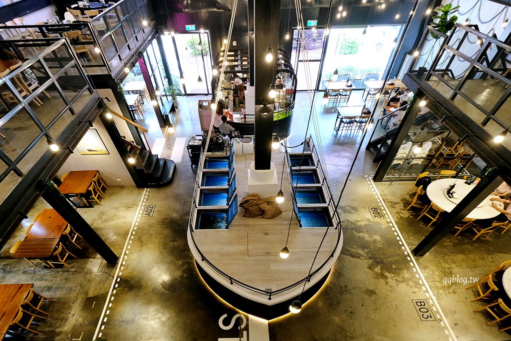 台中北屯︱鴻龍宴x活蝦料理．把整艘船開進餐廳裡，8人套餐菜色豐富，台中合菜餐廳推薦 @QQ的懶骨頭