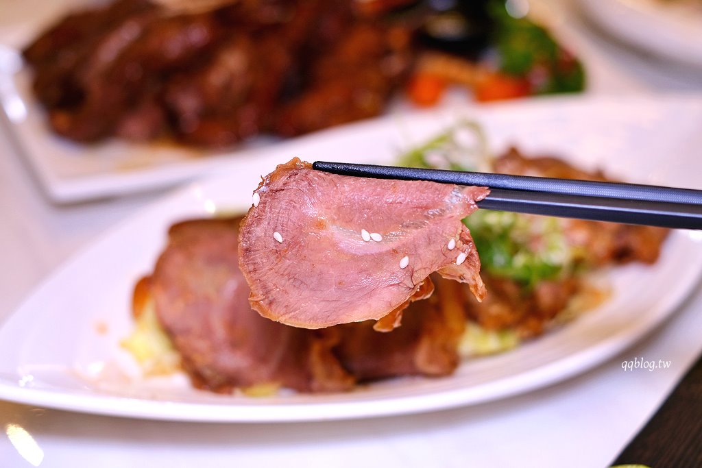 台中北屯︱鴻龍宴x活蝦料理．把整艘船開進餐廳裡，8人套餐菜色豐富，台中合菜餐廳推薦 @QQ的懶骨頭