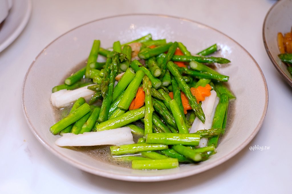 台中北屯︱鴻龍宴x活蝦料理.把整艘船開進餐廳裡,8人套餐菜色豐富,台中合菜餐廳推薦 @QQ的懶骨頭 台中北屯︱鴻龍宴x活蝦料理.把整艘船開進餐廳裡,8人套餐菜色豐富,台中合菜餐廳推薦 @QQ的懶骨頭