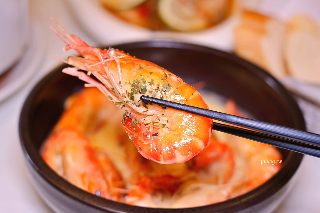 台中北屯︱鴻龍宴x活蝦料理.把整艘船開進餐廳裡,8人套餐菜色豐富,台中合菜餐廳推薦 @QQ的懶骨頭 台中北屯︱鴻龍宴x活蝦料理.把整艘船開進餐廳裡,8人套餐菜色豐富,台中合菜餐廳推薦 @QQ的懶骨頭