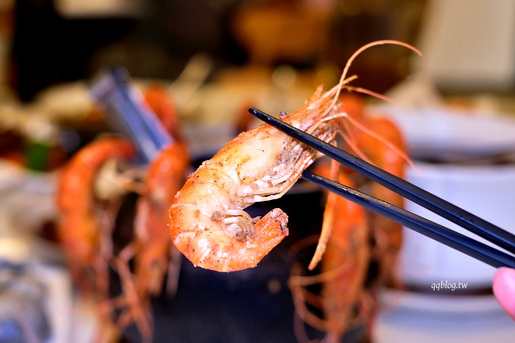 台中北屯︱鴻龍宴x活蝦料理.把整艘船開進餐廳裡,8人套餐菜色豐富,台中合菜餐廳推薦 @QQ的懶骨頭 台中北屯︱鴻龍宴x活蝦料理.把整艘船開進餐廳裡,8人套餐菜色豐富,台中合菜餐廳推薦 @QQ的懶骨頭