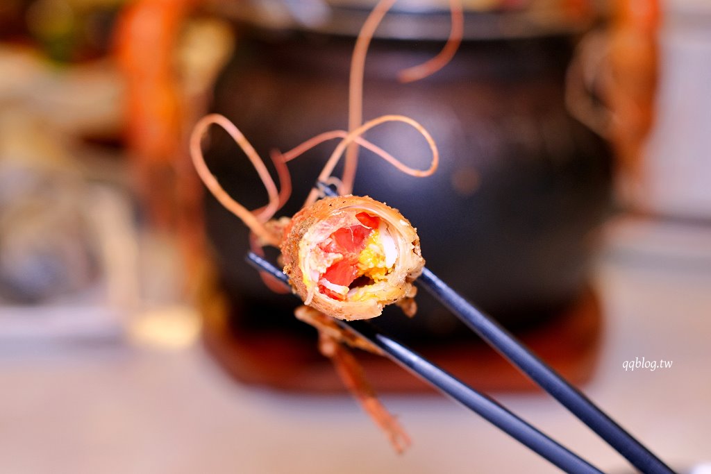 台中北屯︱鴻龍宴x活蝦料理.把整艘船開進餐廳裡,8人套餐菜色豐富,台中合菜餐廳推薦 @QQ的懶骨頭 台中北屯︱鴻龍宴x活蝦料理.把整艘船開進餐廳裡,8人套餐菜色豐富,台中合菜餐廳推薦 @QQ的懶骨頭